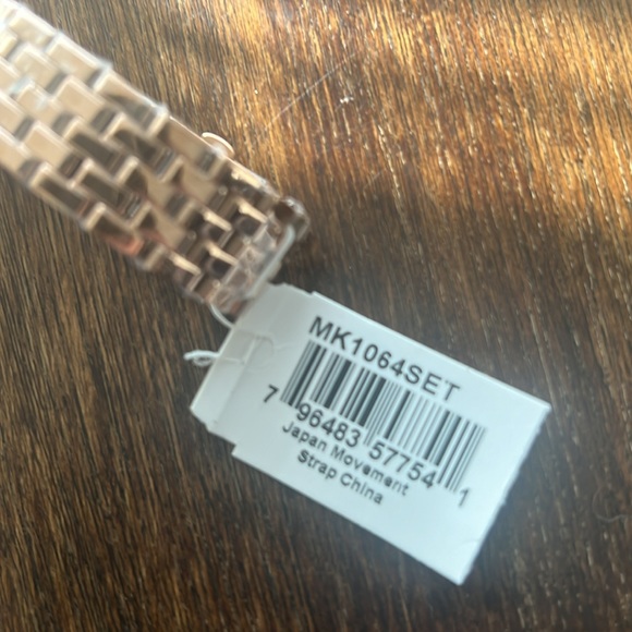 Michael Kors rose, gold, watch, and bracelet set with crystals.NWT . - Picture 5 of 8